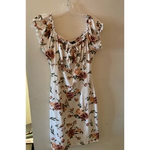 White floral dress (OFF THE SHOULDER)